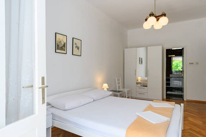 Ferienhaus für 8 Personen, mit Balkon und Garten in Banjol - 2