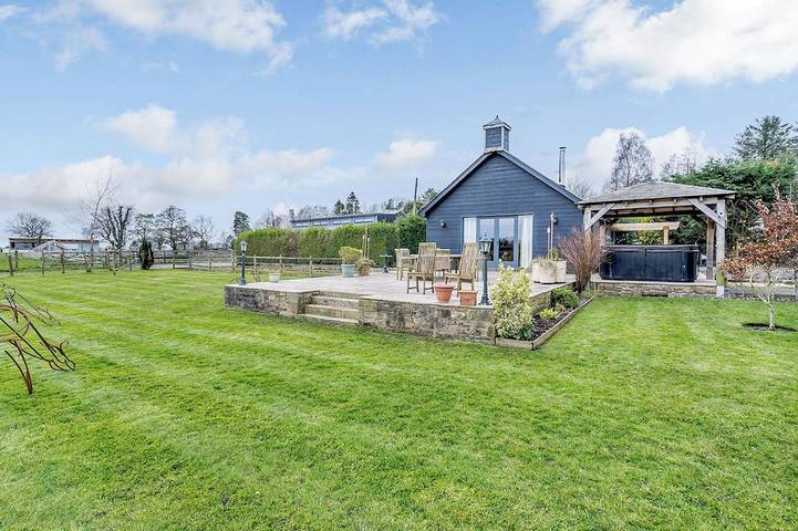 Cottage for 4 people, with hot tub and garden, with pets - 1