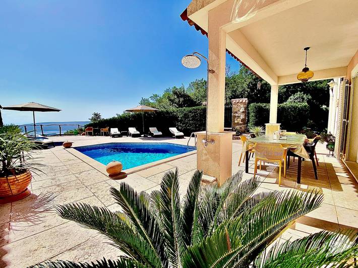 Ferienhaus für 6 Personen, mit Balkon und Terrasse sowie Garten und Pool in Sveta Jelena