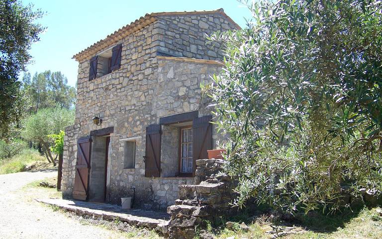 Gîte pour 4 personnes, avec vue ainsi que terrasse et jardin, animaux acceptés dans le Var - 4