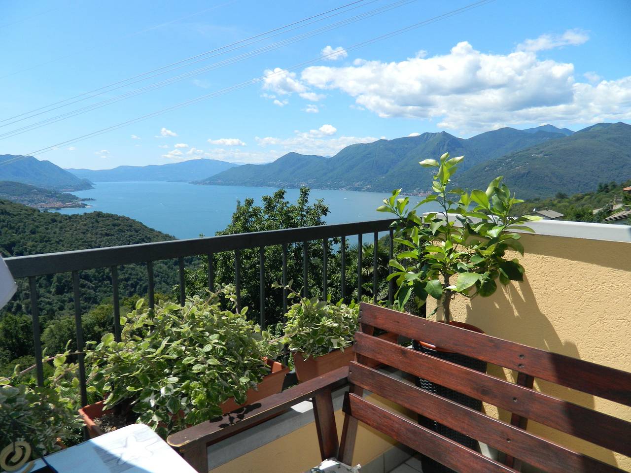 Apartamento entero, Lago Maggiore holiday house con vistas panorámicas en el Lago Maggiore in Vignone (Dumenza), Municipio de Dumenza