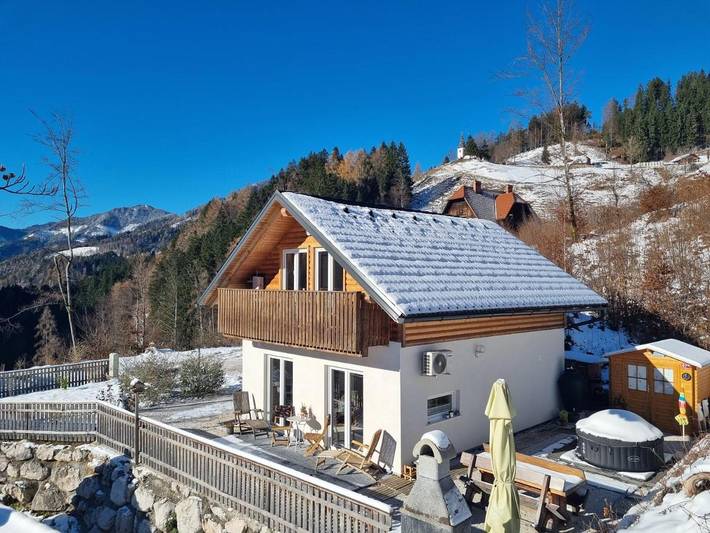 Ferienwohnung für 5 Personen, mit Ausblick und Garten