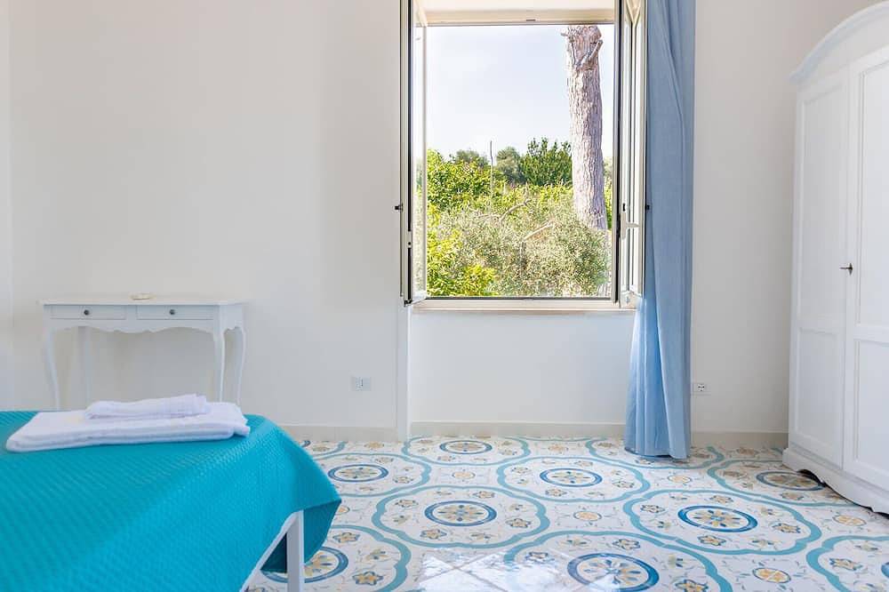 2 Bedroom Private vacation home in Montechiaro in Meta, Naples Province