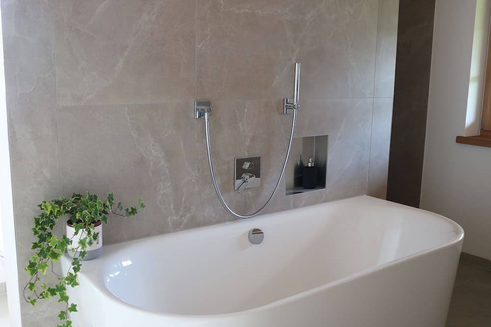 Ganze Wohnung, Ferienwohnung 90 qm mit zwei separaten Schlafzimmern in Petting, Rupertiwinkel