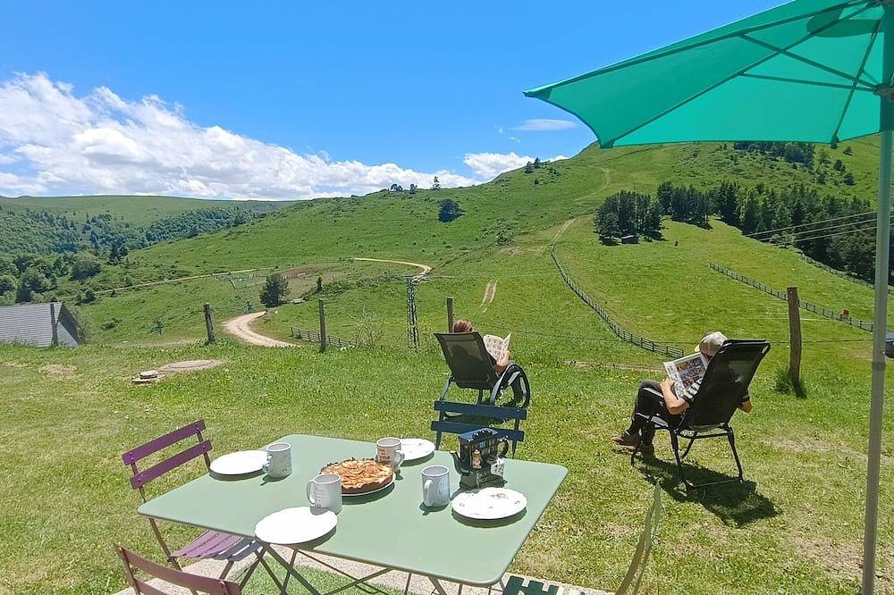Ganze Wohnung, With an exceptional view from the top of the mountains, it's a complete change of scenery! in Camurac, Limoux und Umgebung