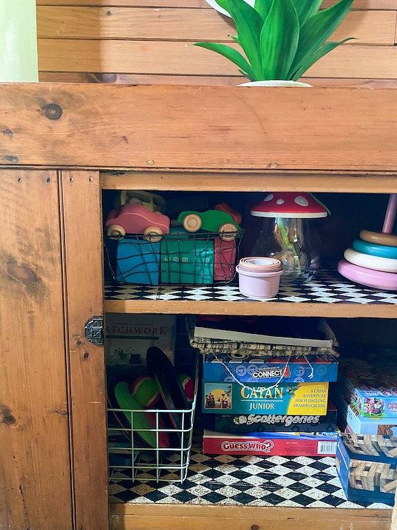 Log cabin for 7 people, with yard and balcony in Virginia