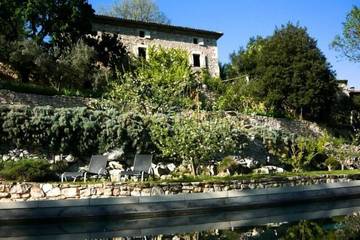 Gîte pour 9 personnes, avec jardin et terrasse, animaux acceptés à Montclus