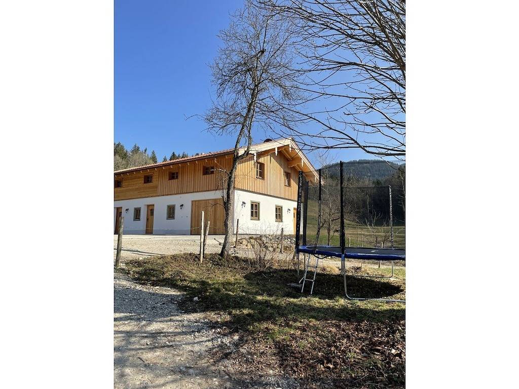 Acogedor apartamento con terraza cerca del remonte y la pista de esquí de Oedberg in Gmund, Alpes Bávaros