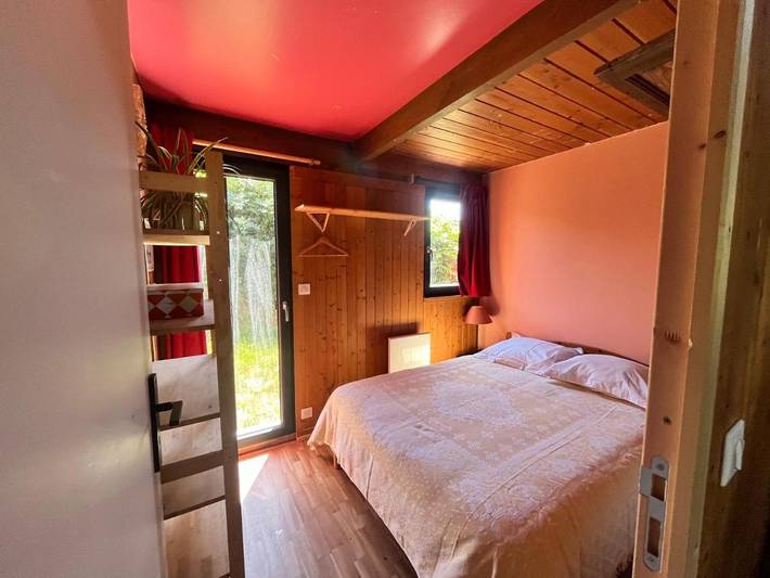 Location de vacances pour 6 personnes, avec terrasse ainsi que vue et jardin, animaux acceptés à Saint-Jacques-des-Arrêts - 4