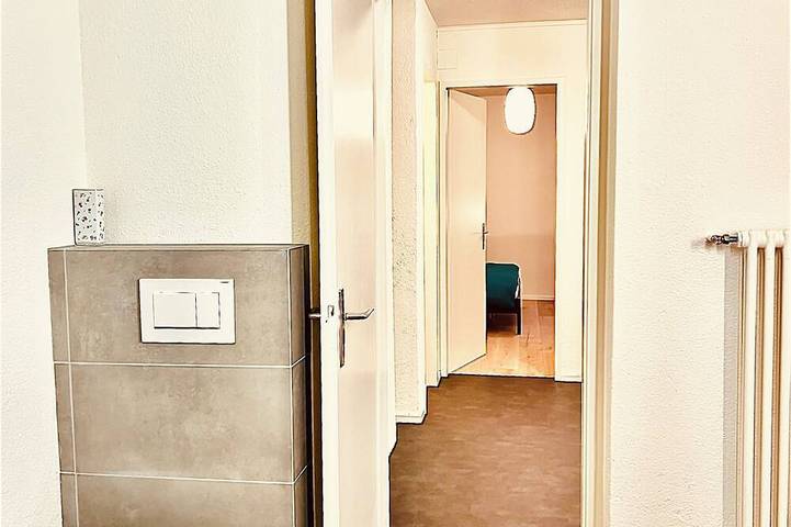 4.5-Zimmer Atriumhaus mit Garten, 5 Betten, Parkplatz (15 Minuten von Zürich). in Stallikon, Canton de Zurich