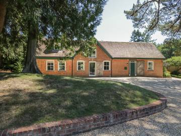Holiday Home for 4 People in Breamore, New Forest, Photo 1