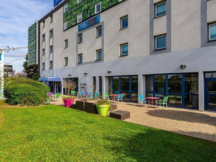 Hôtel pour 3 personnes, avec jardin à Pontault-Combault - 2