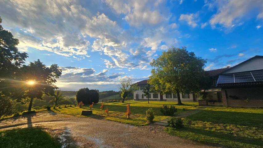 Location de vacances pour 2 personnes, avec jardin ainsi que vue et balcon à Tigliole - 2