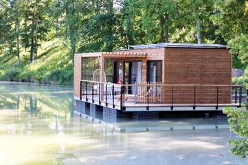 Lodge pour 2 personnes, avec vue sur le lac et sauna ainsi que vue et jardin dans Marne