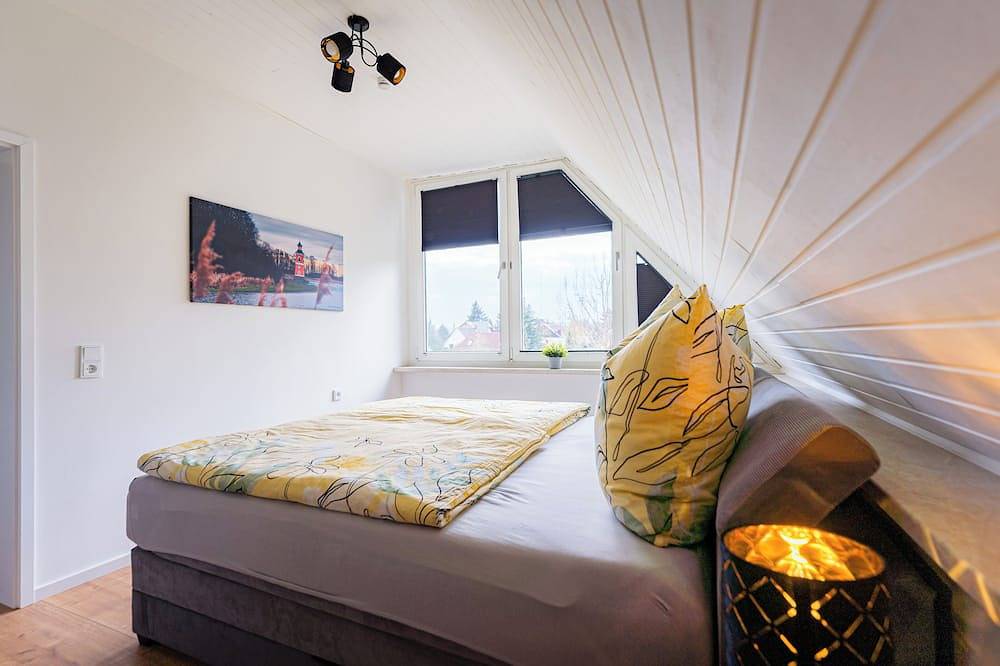 Ganze Wohnung, \"Ferienwohnung Augustus\" in Radebeul, für 4 Gäste, 75m², mit Terrasse und Kamin in Radebeul, Meißen Region
