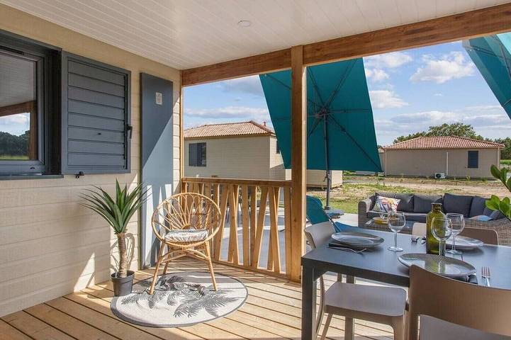 Maison pour 6 personnes, avec Jacuzzi et Terrasse ainsi que Jardin et Piscine à Saubrigues
