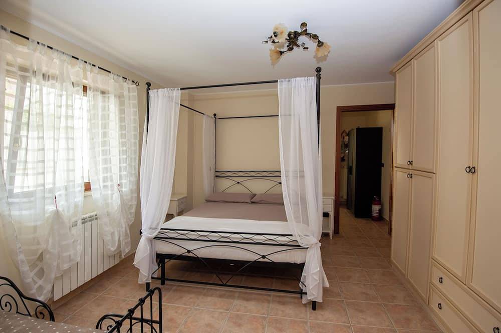 Entire apartment, Flora house sea and mountain view. All are welcome!!! in Torrevecchia Teatina, Chieti Province