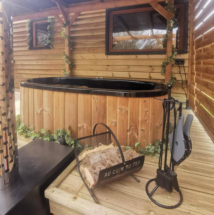 Roulotte cosy avec bain nordique - Vosges in Saulcy-sur-Meurthe, Saint-Dié-des-Vosges