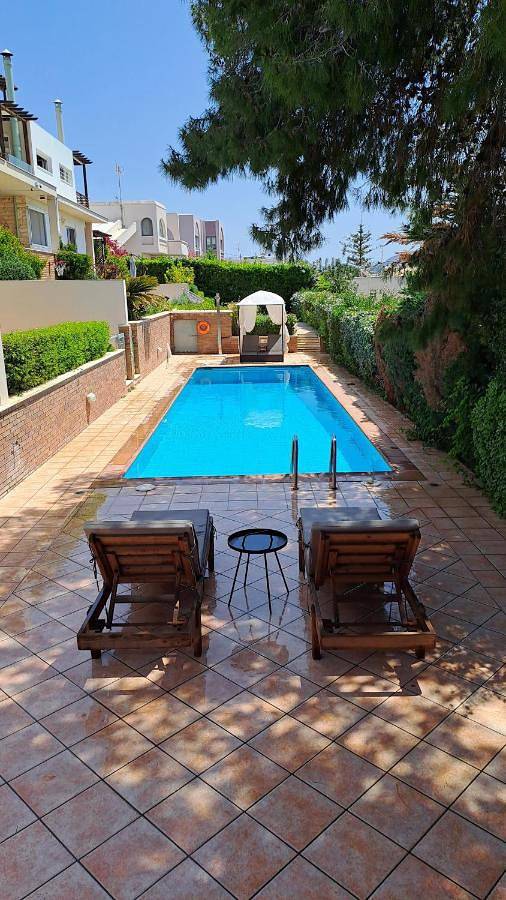 Gîte pour 7 personnes, avec Balcon et Terrasse ainsi que Jardin et Piscine dans Anavissos - 2