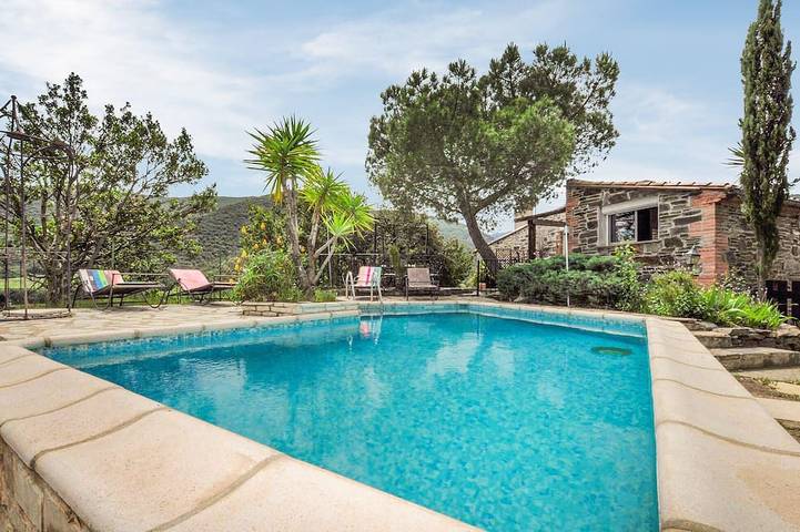 Location de vacances pour 14 personnes, avec Terrasse et Jardin à Rigarda