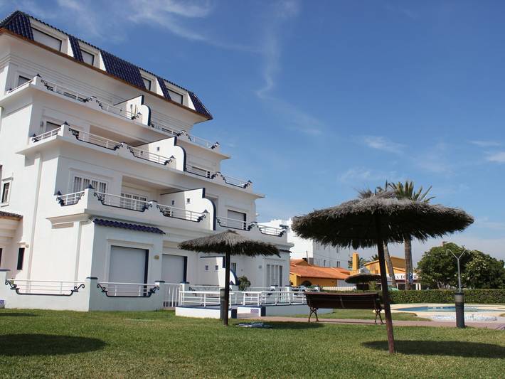 Apartamento entero, Apartamento acogedor en primera línea de playa en Denia con piscina comunitaria in El Palmar, Costa Blanca