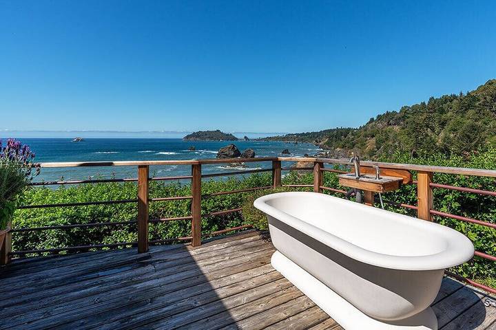Vacation rental for 4 people, with hot tub and terrace in Humboldt County