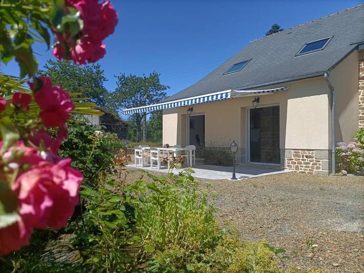 Location de vacances pour 4 personnes, avec jardin à Saint-Georges-de-Reintembault - 2