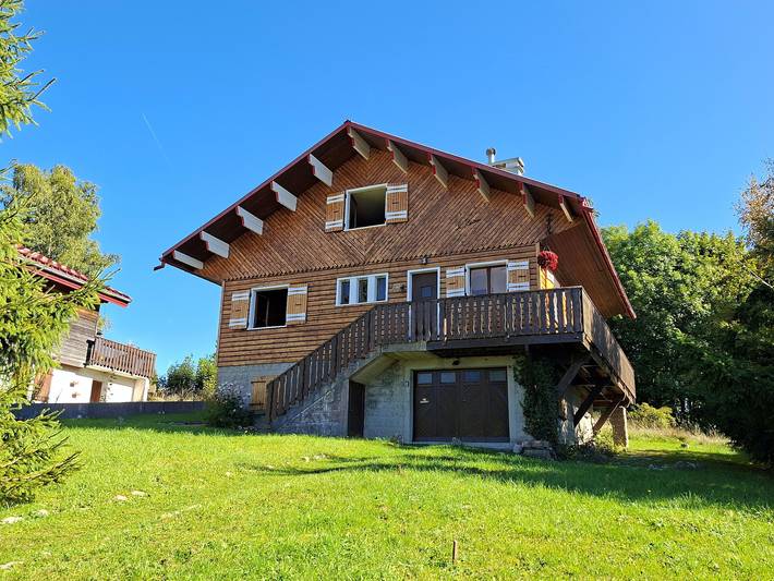 Chalet pour 10 personnes, avec jardin et terrasse dans le Jura
