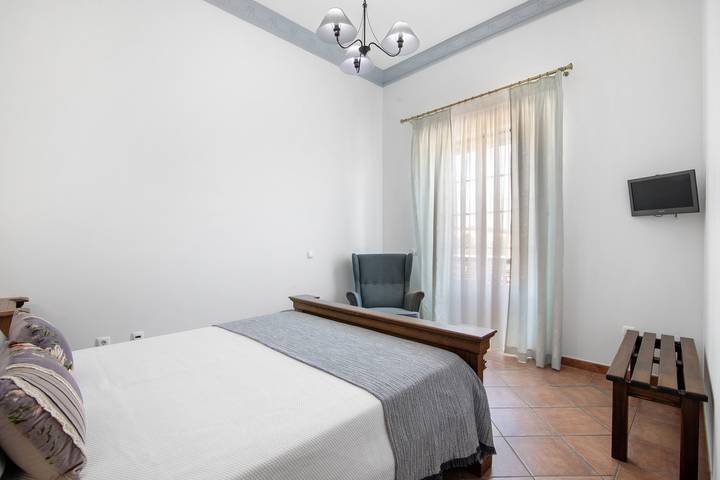 Chambre 'Quarto Cinzento-Vue sur la Campagne-Avec Patio' avec Piscine Partagée, Wi-Fi et Climatisation in Beja Distrikt