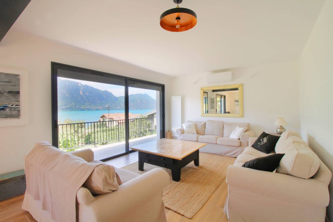 Comfortable villa with a view of Lake Bourget in Viviers-du-Lac, Chambéry und Umgebung