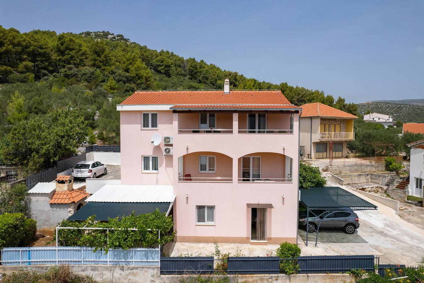 Cijeli apartman, Dvosobni apartman s terasom i pogledom na more Poljica, Trogir A-11103-b in Poljica, Splitsko-dalmatinska županija