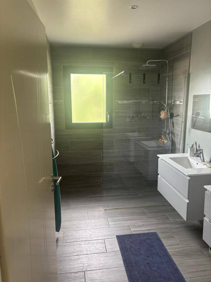 Location de vacances pour 7 personnes, avec terrasse et vue ainsi que jardin et piscine à Cissac-Médoc - 4