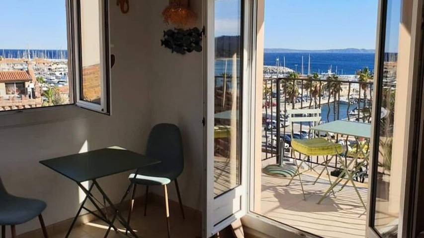 Gîte pour 5 personnes, avec balcon dans Port Du Lavandou - 4