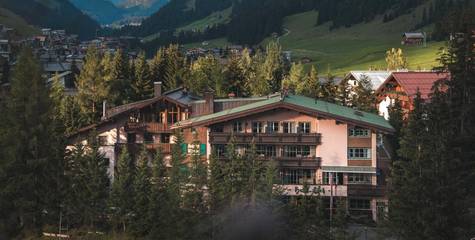 Hôtel pour 3 personnes, avec jardin ainsi que sauna et vue à Lech