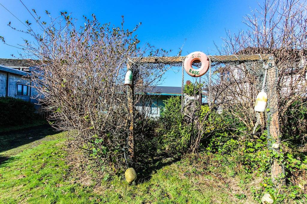 Gemütliches Haus am Meer w / Hund-freundliche Haltung, tolle Aussicht! 3 Blocks zum Strand! in Arch Cape, Clatsop County