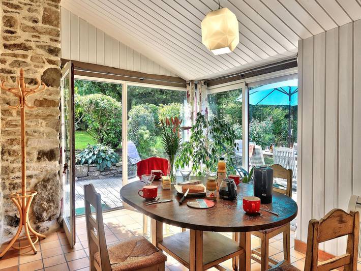 Inviting holiday home in Huelgoat with terrace in Huelgoat, Châteaulin und Umgebung