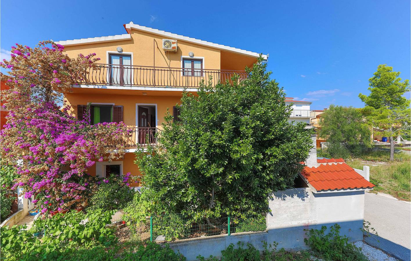 Ganze Ferienwohnung, Ferienwohnung für 4 Personen mit Terrasse in Okrug Donji, Ciovo