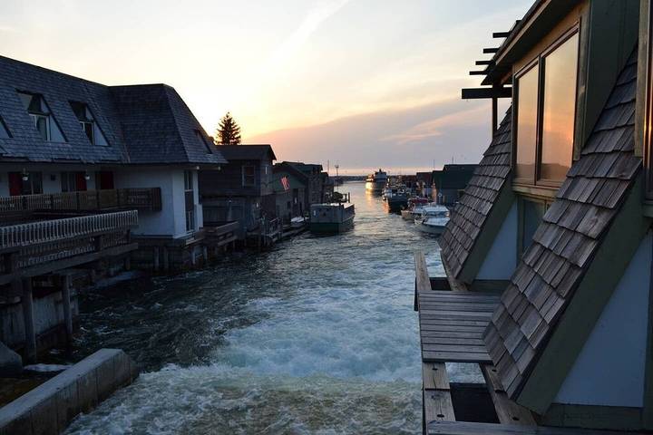 Vacation rental for 10 people, with yard, with pets in Lake Leelanau