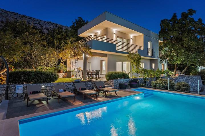 Ferienhaus mit Meerblick für 8 Personen, mit Pool und Garten in Split-Dalmatien