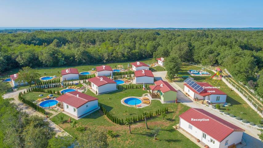 Ferienpark für 6 Personen, mit Garten und Pool sowie Balkon in Kroatien - 2