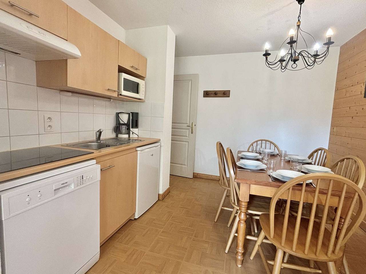 Entire apartment, Family apartment in Flumet with pool and parking in Flumet, Albertville region
