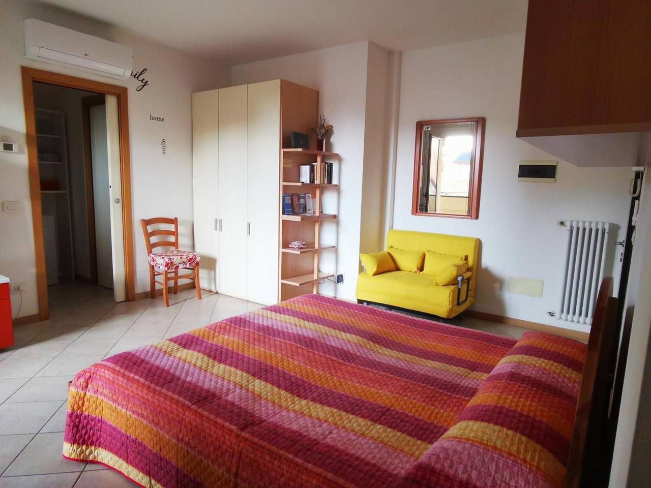 Entire apartment, Apartment 'Marechiaro' with Balcony, Wi-Fi and Air Conditioning in Viserba, Rimini