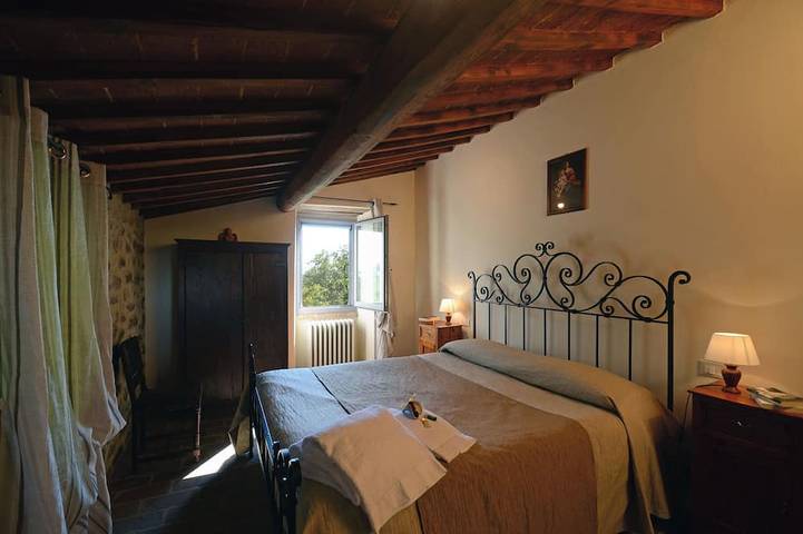 Exclusive hideaway with pool in the peaceful woods above Lake Umbria Tuscany in Passignano sul Trasimeno, Lago Trasimeno
