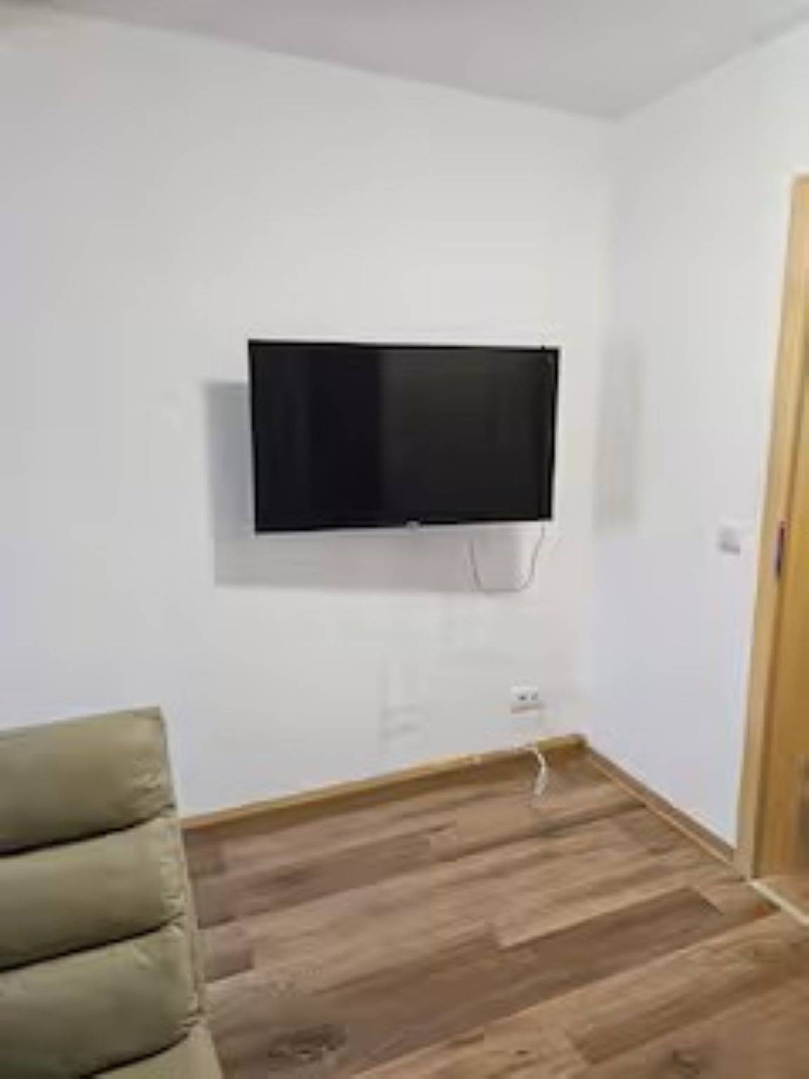 Ganze Ferienwohnung, Schöne Vollausgestattete Monteurs- Gästewohnung nähe Raffinerie Leuna und Geiseltalsee / 0308 in Braunsbedra, Saale-Unstrut