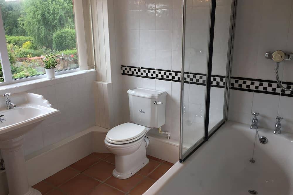 Little House . Cottage for 4 in Tenterden High Street. Wifi, parking, woodburner in Tenterden, Ashford region