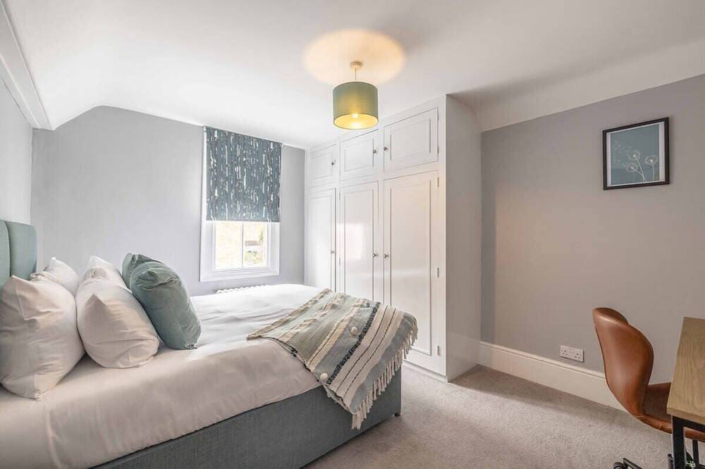 Stylish 3 Bdr Home Central Windsor By Tempstay in Windsor, Berkshire