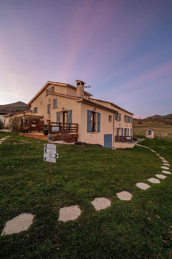 Gîte pour 2 personnes, avec Terrasse et Jacuzzi ainsi que Jardin et Sauna à Champtercier - 2