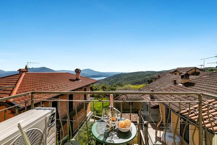 Ferienwohnung für 7 Personen, mit Balkon und Seeblick, kinderfreundlich in Comune di Stresa - 2