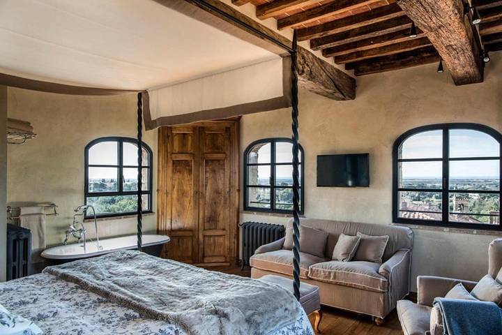 Villa per 4 persone, con panorama e terrazza a Bibbona