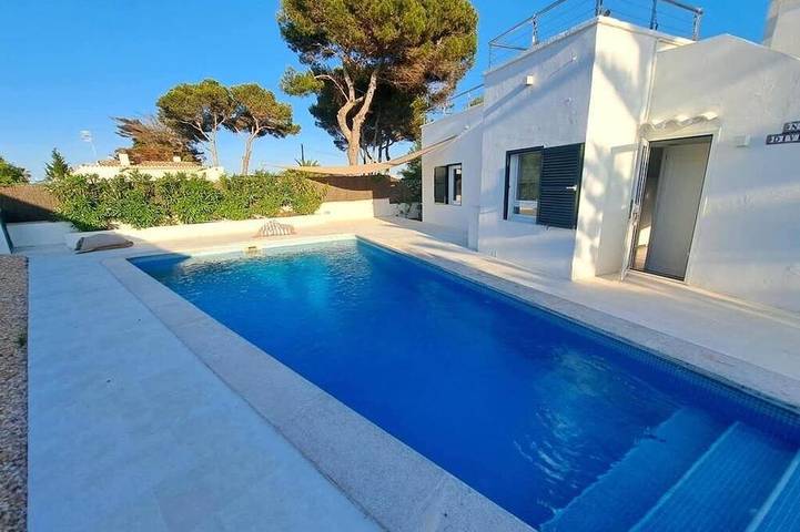 Ferienhaus für 6 Personen, mit Terrasse und Garten in Punta Prima